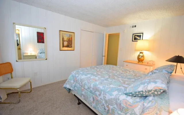 Alameda 5 2 Bedroom Condo by RedAwning