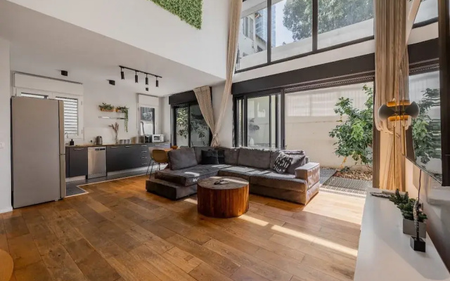 Allenby Spacious 6BR Home by Sea N' Rent