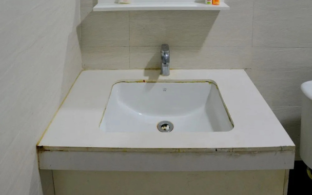 OYO 4308 Hotel Zaarang Inn
