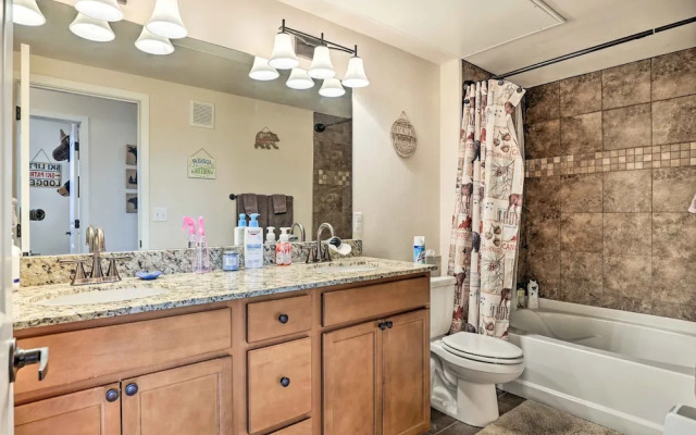Balcony & Grill: Mtn-view Retreat in Granby!