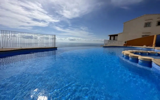 Two Bedroom Apartment With Breath-taking Views
