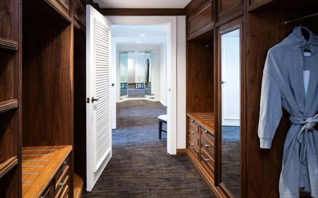 The Logan Philadelphia, Curio Collection by Hilton