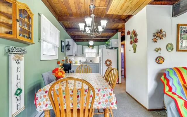 Family Friendly: Streamside Retreat in The Hideout
