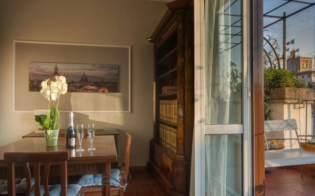 Tritone Top House