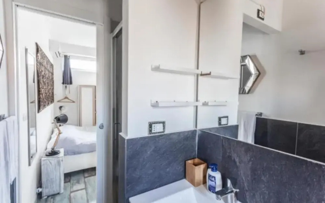 Azzarita in Bologna with 1 bedrooms and 1 bathrooms