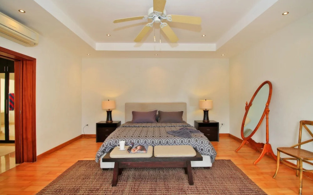 Pattaya Sunset Villa 4 Bedroom Sleeps 8