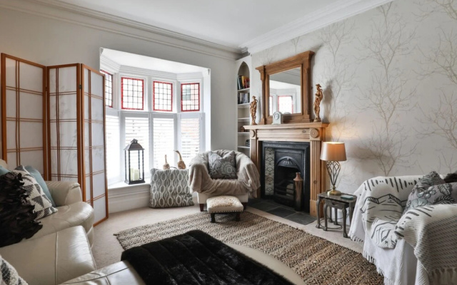Superb Period Townhouse in Historic Uphill Lincoln