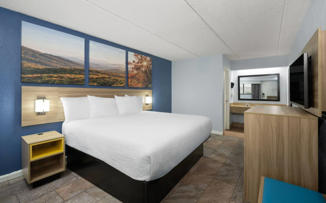 Days Inn by Wyndham Charlotte University