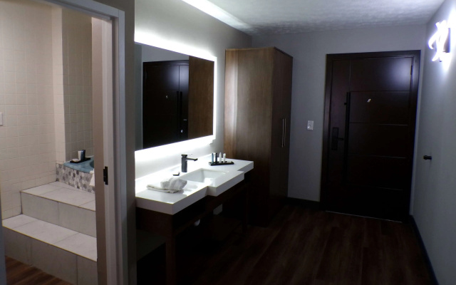Luxor Inn & Suites, a Travelodge by Wyndham