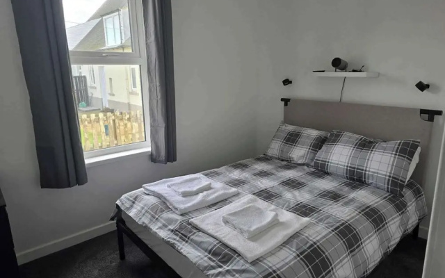 Apartment - Sleeps 4 - Hot Tub, Pet-friendly