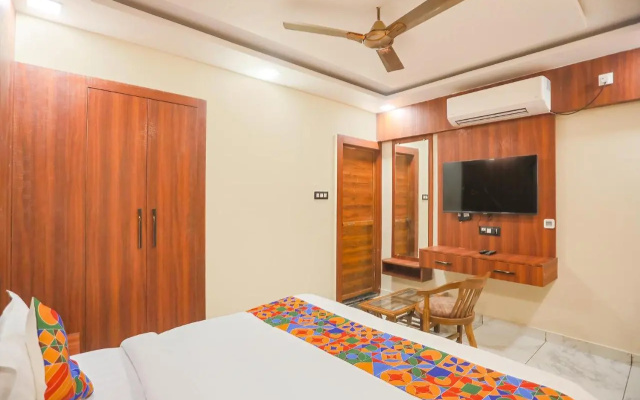 Fabhotel The Treenity House