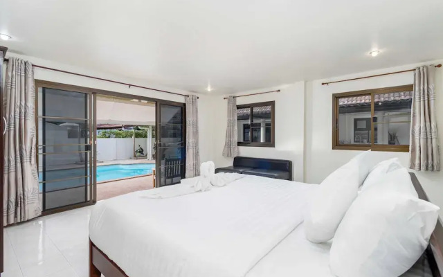 Poolside 3BR for Relaxed Stays V278