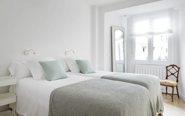Playa de Ondarreta 4 by FeelFree Rentals