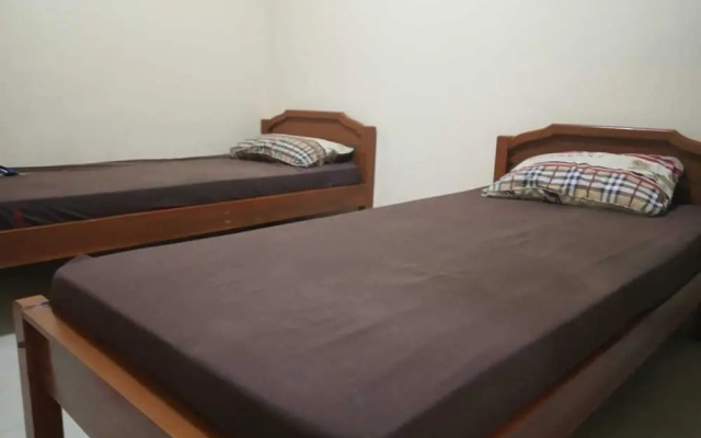 Guest House 647 Tanjung Duren Utara