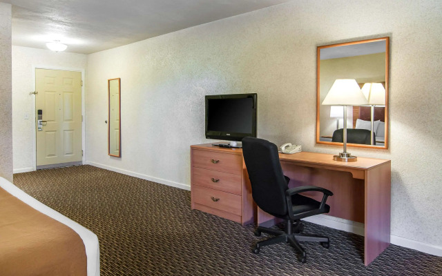 Quality Inn & Suites at Coos Bay