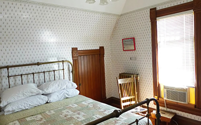 The Hood House Bed & Breakfast Inn