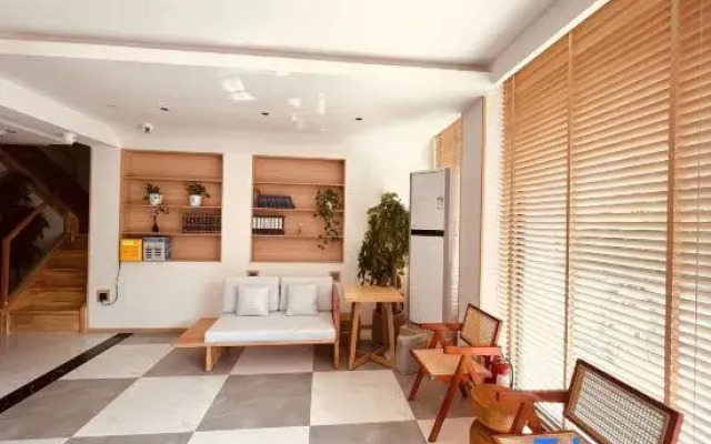 Ale Recluse Art Villa Hotel