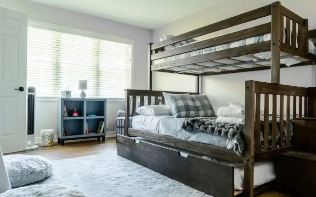 Tranquil Family Retreat - for 10!