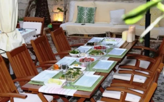 Lilyum Alaçatı Taş Ev
