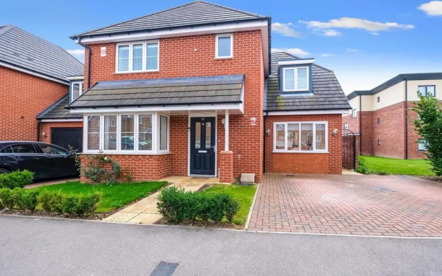 Luxury 5 bedroom Serviced Hse Leavesden
