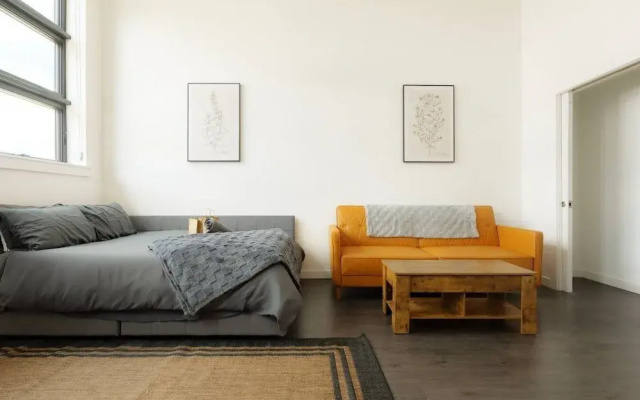 Above The Roots - Elegant Studio Stay