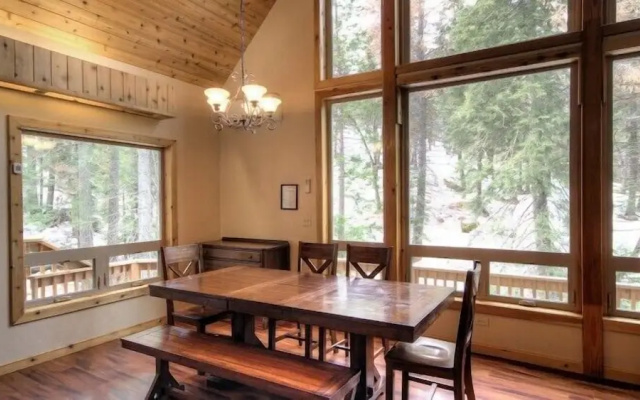 Scenic Wonders Dogwood Manor 3 Bedrooms