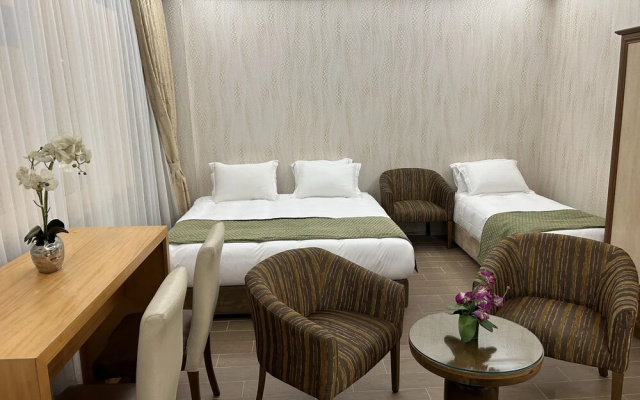 Lily Rooms