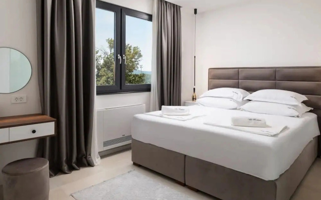 Villa Santa With Heated Pool