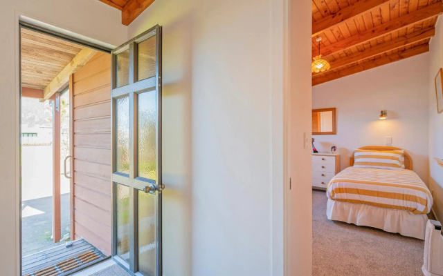 Sea Breeze Sanctuary - Pauanui Holiday Home