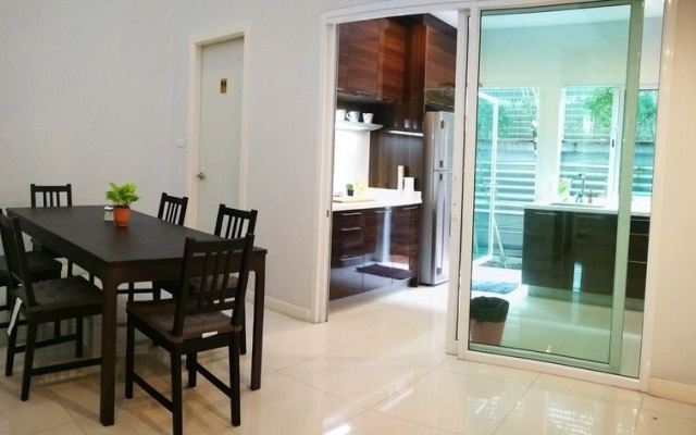 C&S Pool Townhouse Serviced Apartments