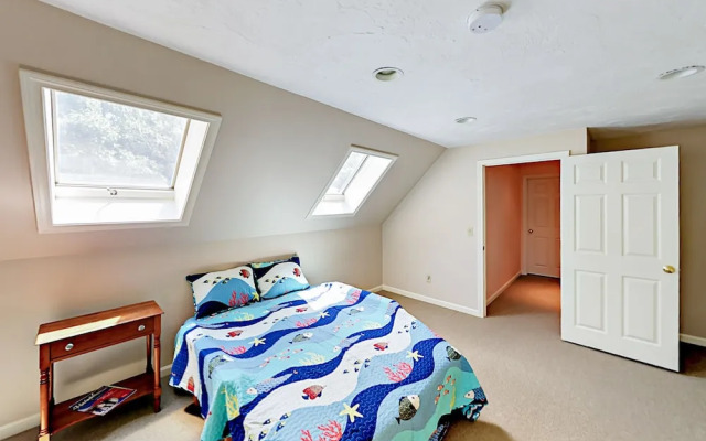 Countryside Home 4 Bedrooms 2 Bathrooms Home