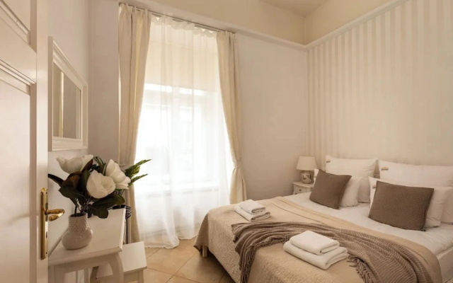 Old Town św Jana by Downtown Apartments