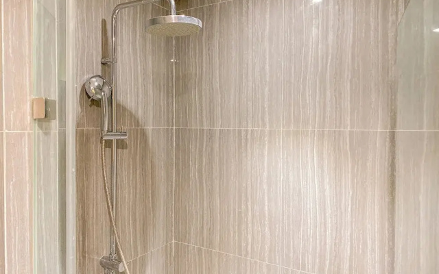 Elegant And Homey Studio At Apartment Capitol Suites