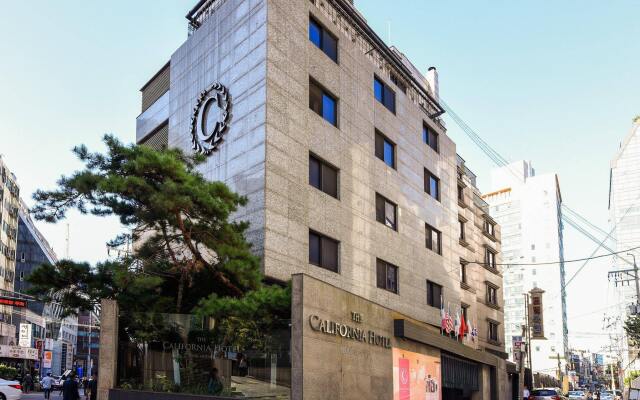 The California Hotel Seoul Seocho вид на фасад
