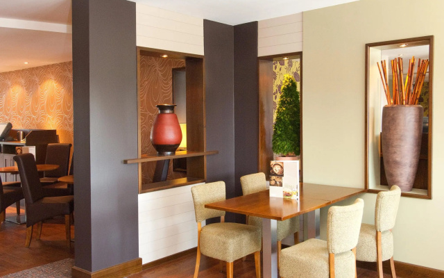 Premier Inn London Gatwick Manor Royal