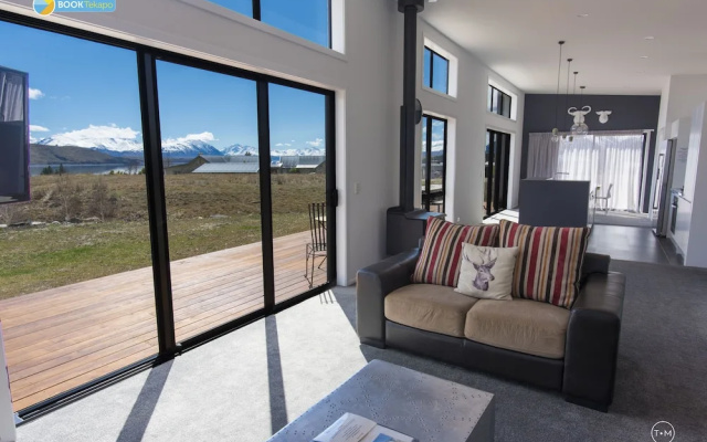 Flat White Lake View Lodge