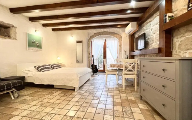 Guesthouse F