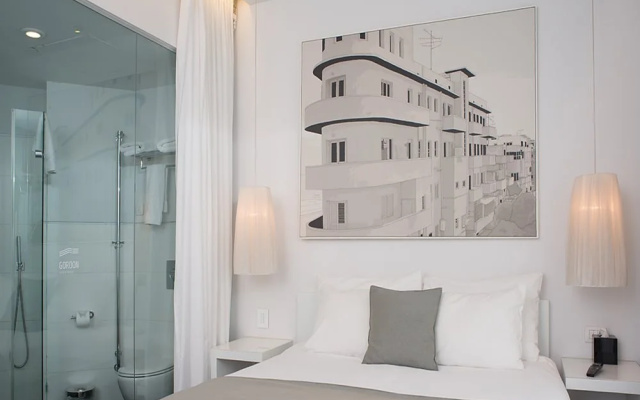Gordon Hotel & Lounge