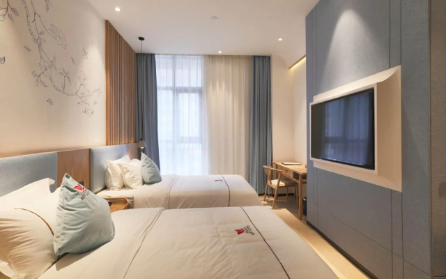 Leader Art Hotel