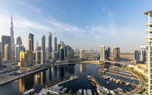 Waves - Top Waterfront 2BR Apartment in Business Bay