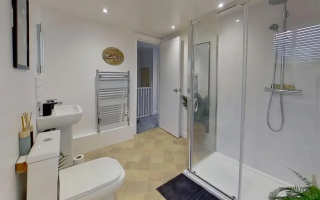 Chic 2 Bedroom Aparment with Netflix