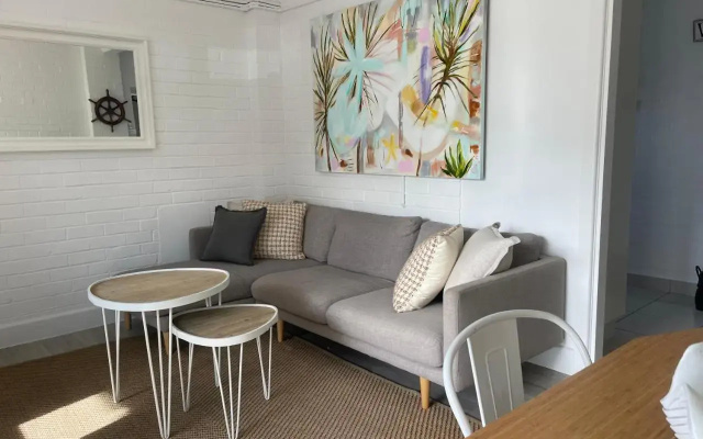 The Wheelhouse - 2BR Waterfront Apt in town