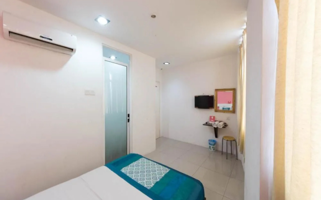 OYO 162 FB Hotel