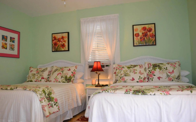 Speakeasy Inn – Adults Only