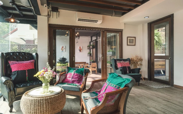 33 Poshtel