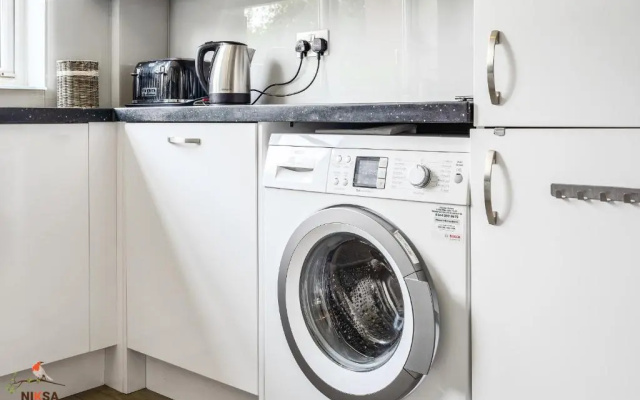 NIKSA Serviced Accommodation - 3 bedroom house