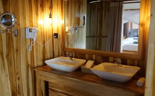 Wildlux Serengeti Camp