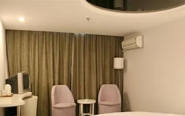 In Three Eight Mo Taiyi Plaza Dalian
