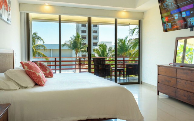 Luxury Condo with Private Beach 4BR