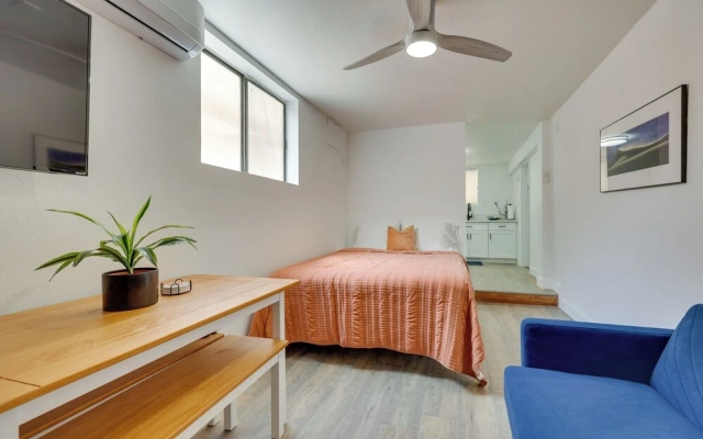 Oxnard Apartment < 1/2 Mi to Beaches!
